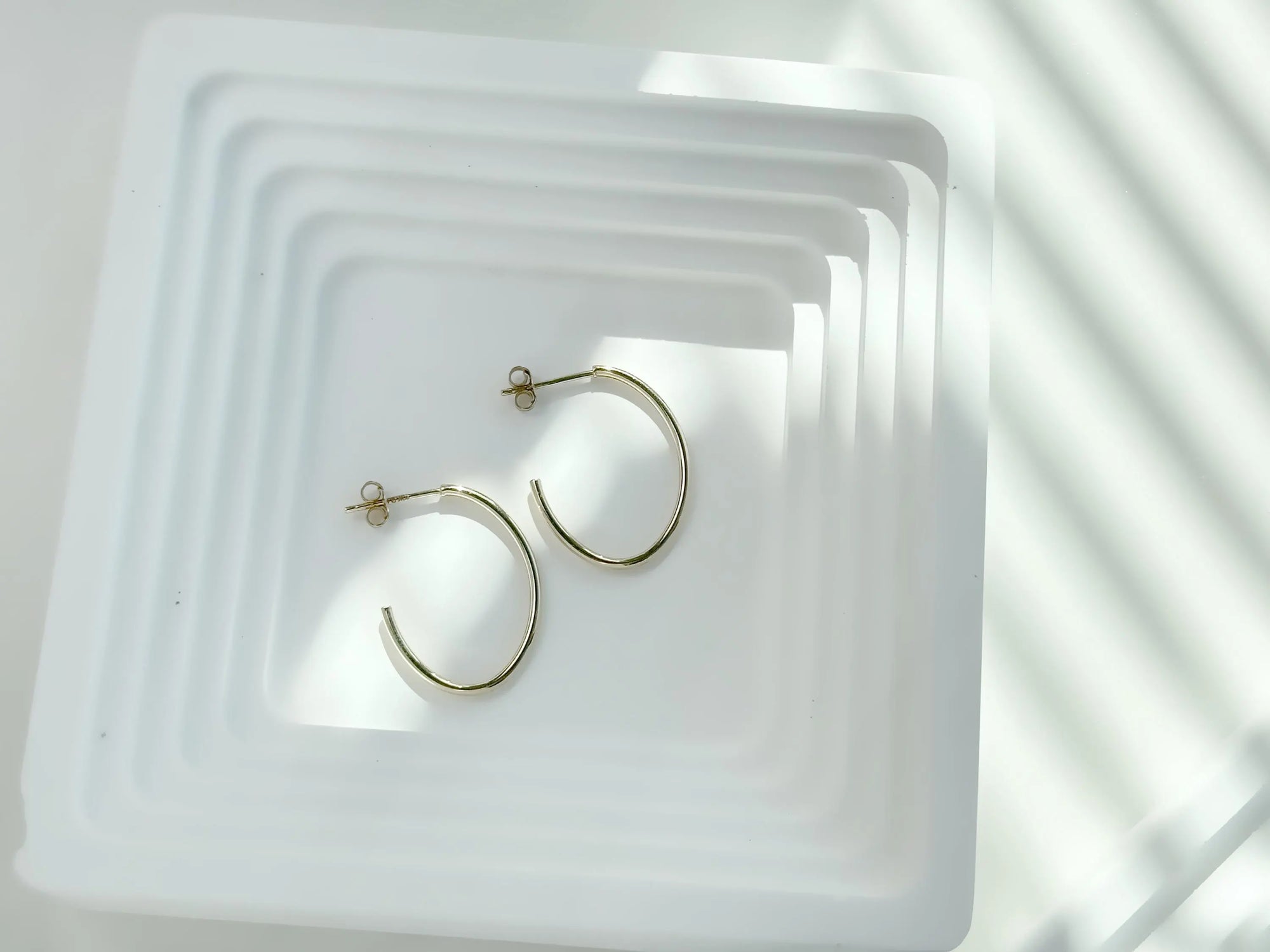 10K Yellow Gold Hoop Earrings | 24mm High, 18.5mm Wide, 1.5mm Thick | Classic Gold Hoops for Everyday Elegance