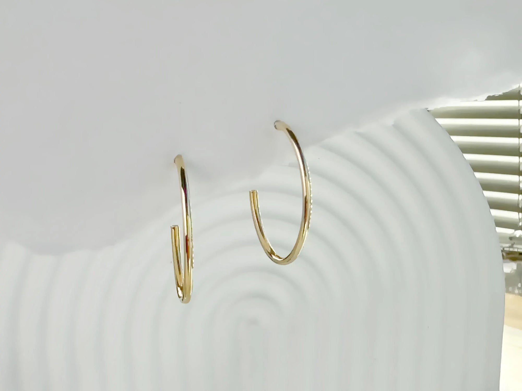 10K Yellow Gold Hoop Earrings | 24mm High, 18.5mm Wide, 1.5mm Thick | Classic Gold Hoops for Everyday Elegance